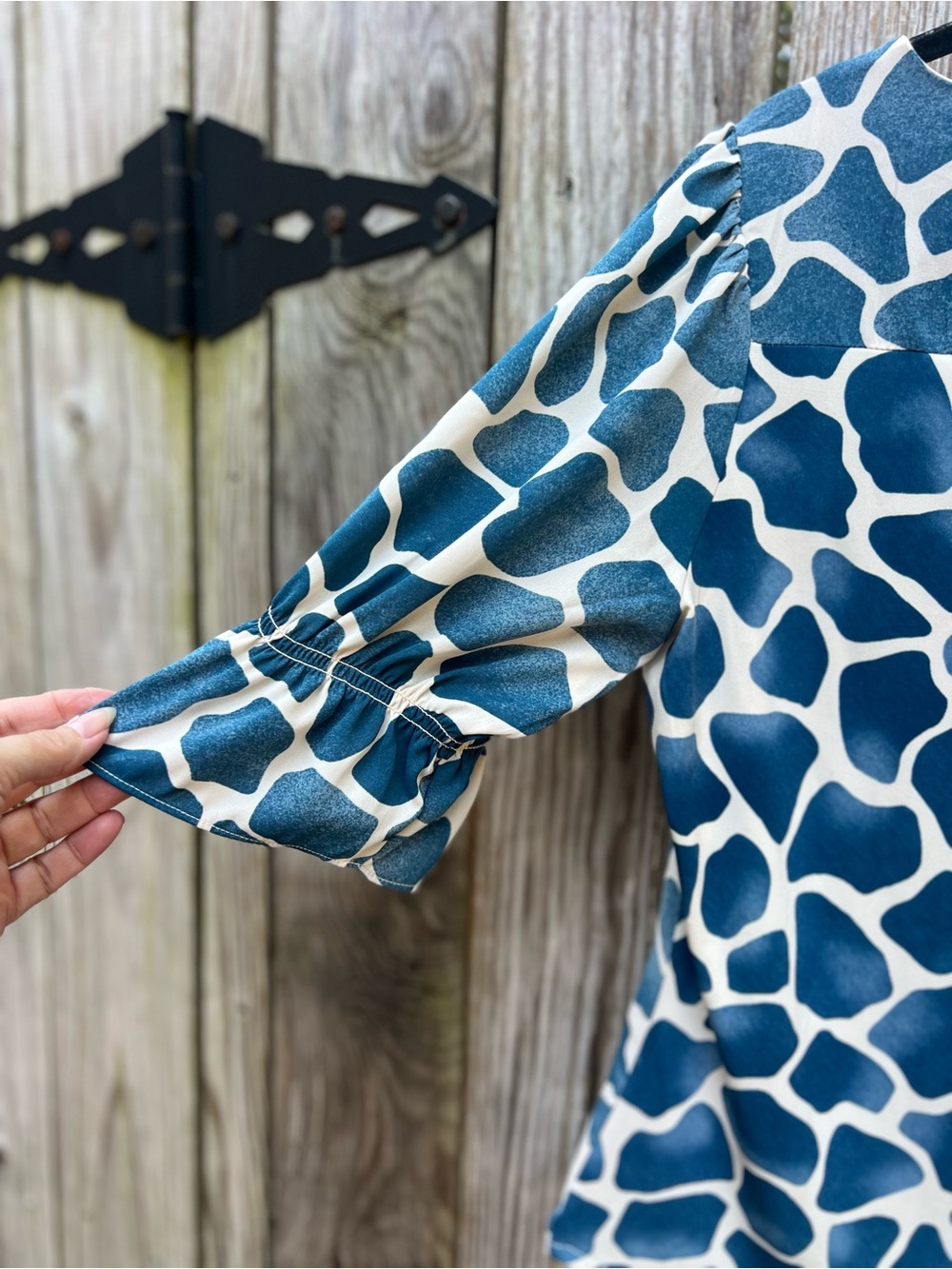 ANN TAYLOR Blue White Giraffe Print 3/4 Ruffle Sleeve Blouse Women’s Medium NWT - Picture 10 of 11